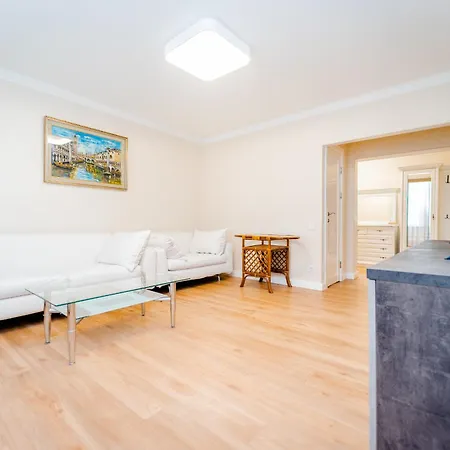 3 In The Center Apartment